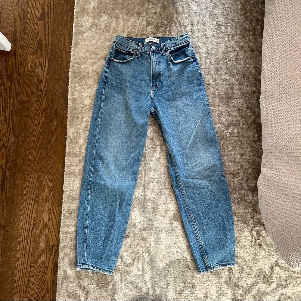 Abercrombie and fitch mom Jean